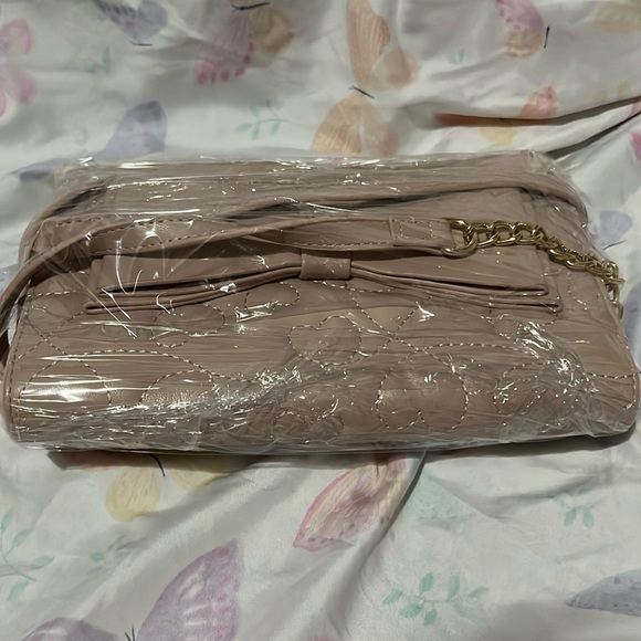 NWT Betsey Johnson small tan handbag - Picture 6 of 6